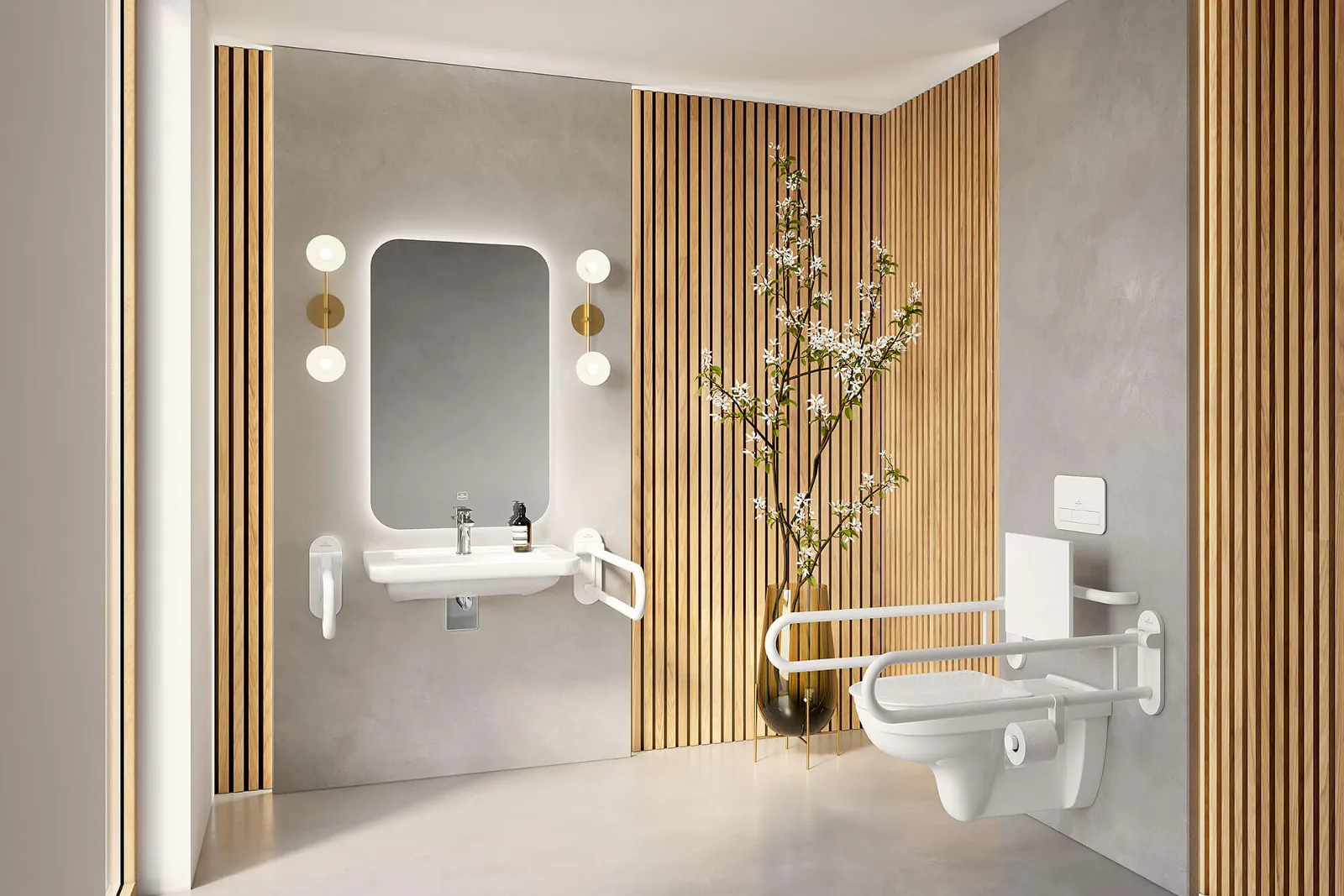 Ein barrierefreies Badezimmer mit Klappgriffen an Waschbecken und WC. In der Raumecke steht eine Pflanze in einer großen Vase.