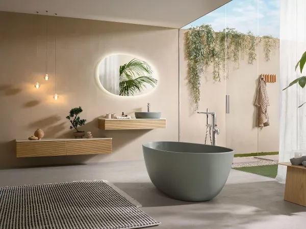 Grüne Antao Badewanne in modernem Bad mit hellen Holzmöbeln Ein modernes Badezimmer mit einer grünen Badewanne aus der Kollektion Antao sowie den passenden Möbeln in Holzoptik.